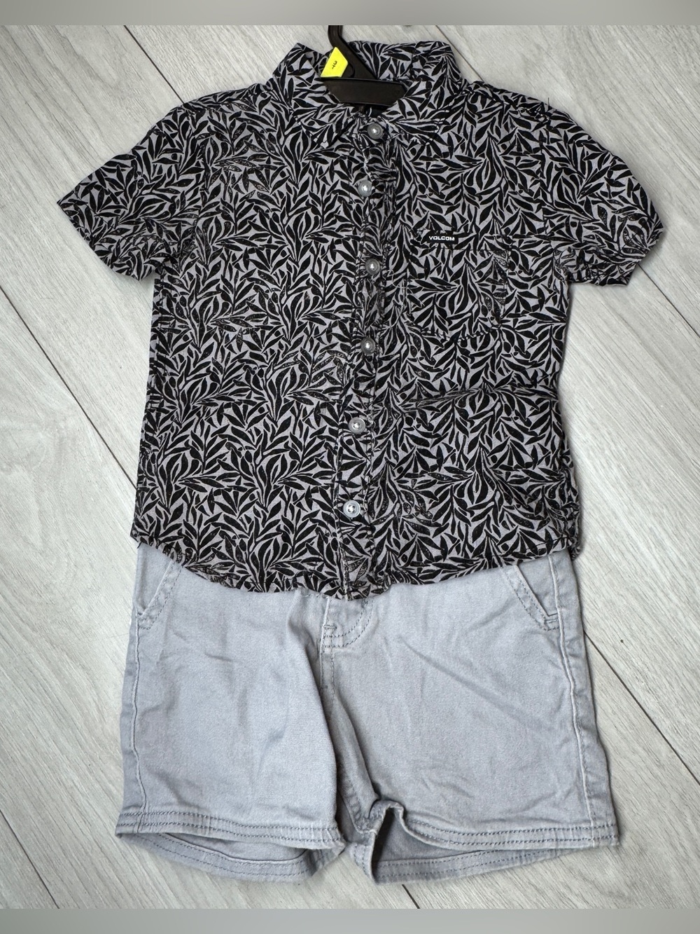 Volcom Toddler Boys 2PC Button Up Shirt & Gray Shorts Set Size 3T